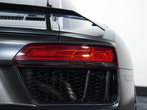 Used 2017 Audi R8 V10 plus image 18