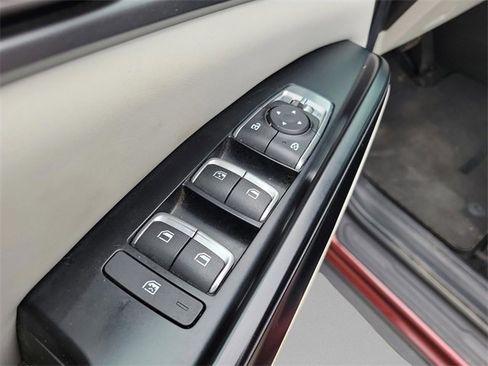 Used 2022 Kia Carnival LX image 13