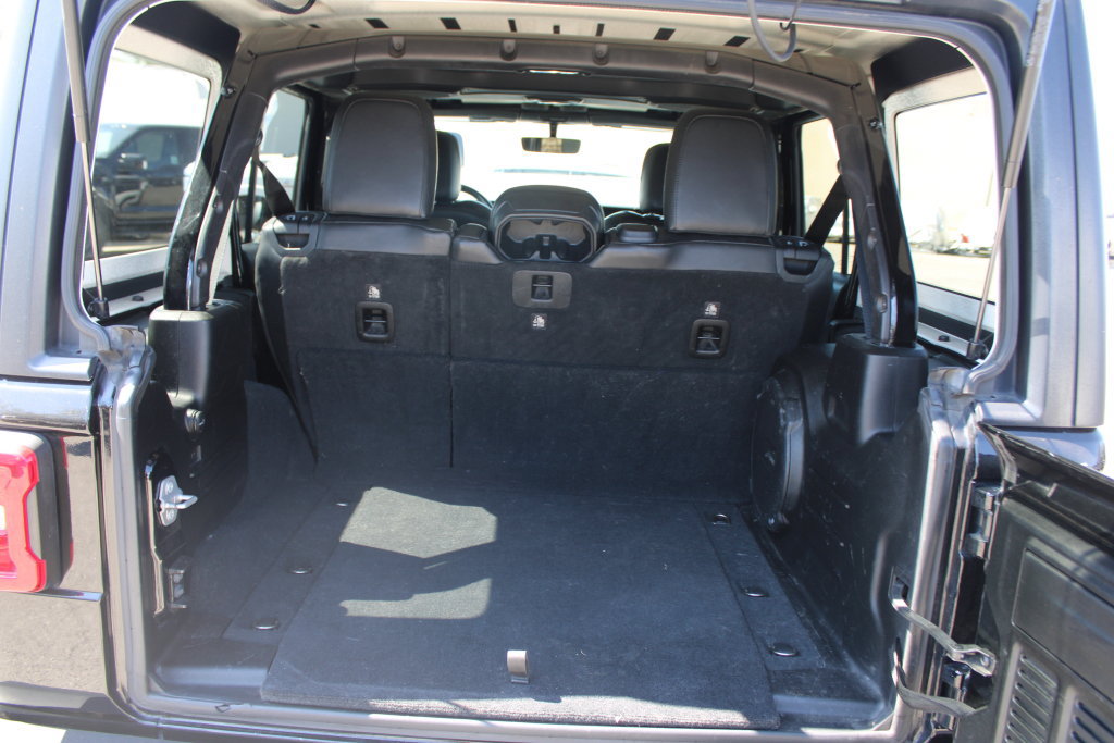 Used 2018 Jeep Wrangler Unlimited Sahara AWD/4WD image 9