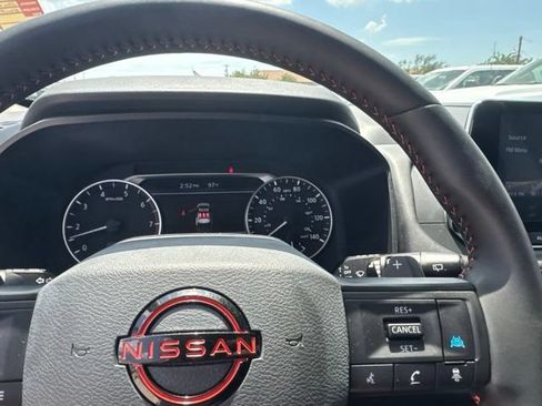 Used 2025 Nissan Rogue SV AWD/4WD image 10