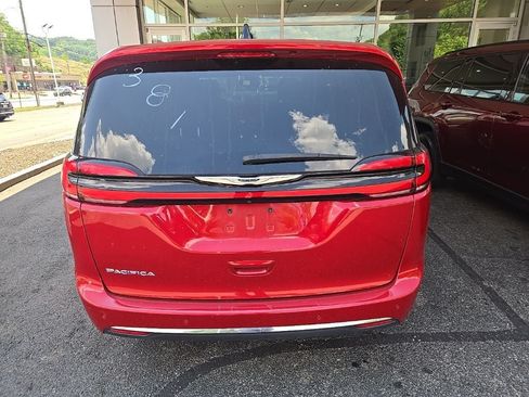 Used 2025 Chrysler Pacifica Select FWD image 10