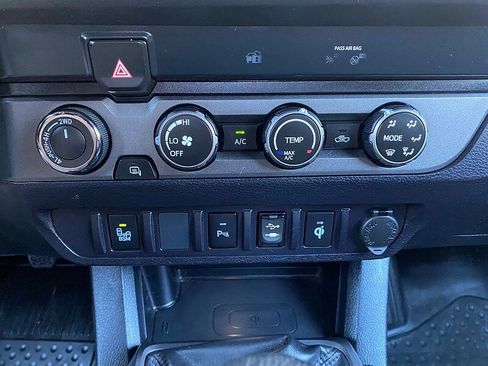 Used 2019 Toyota Tacoma TRD Sport w/ Technology Package AWD/4WD image 45