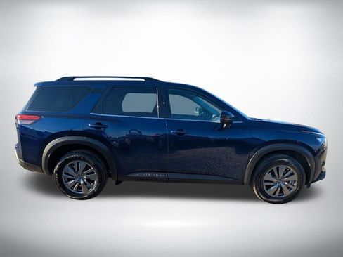 Used 2025 Nissan Pathfinder SV FWD image 2