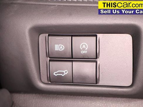 Used 2023 Toyota Highlander XLE FWD image 22