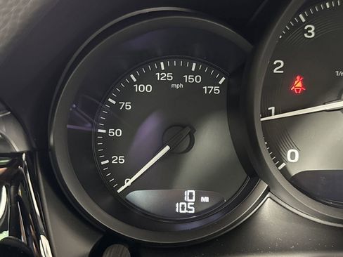 Certified 2025 Porsche Macan image 20