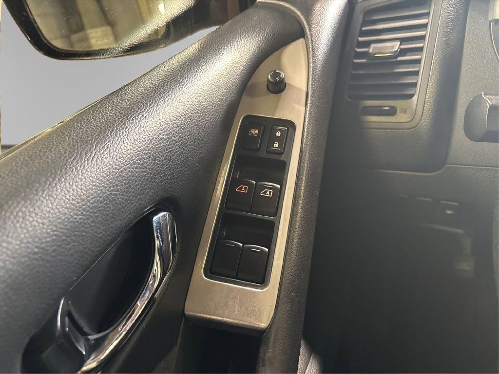 Used 2013 Nissan Murano SV AWD/4WD image 32