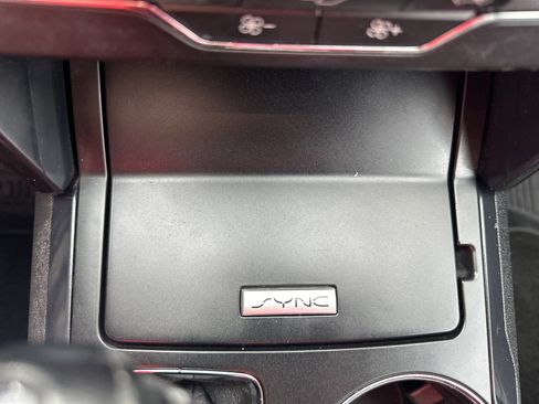 Used 2018 Ford Explorer XLT w/ Equipment Group 202A image 19