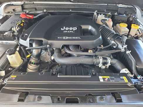 Used 2021 Jeep Wrangler Unlimited Rubicon w/ Dual Top Group AWD/4WD image 12