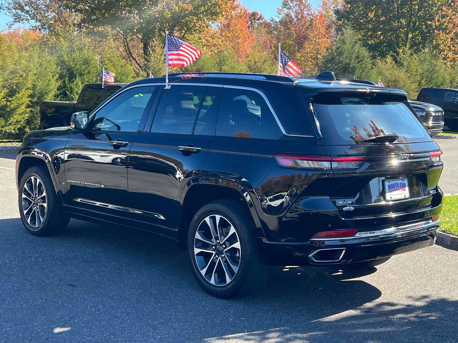 Used 2022 Jeep Grand Cherokee Overland w/ Luxury Tech Group IV AWD/4WD image 4