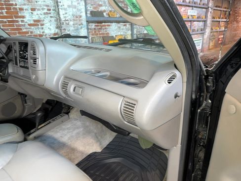 Used 1995 GMC Yukon SLE image 64