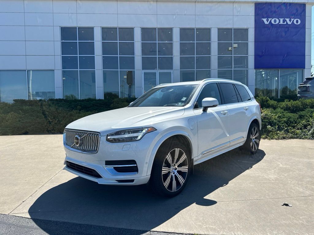 Used 2024 Volvo XC90 T8 Ultimate w/ Protection Package Premier AWD/4WD image 29