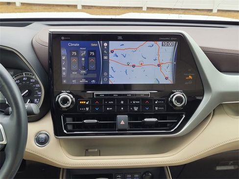 Used 2022 Toyota Highlander Platinum image 13