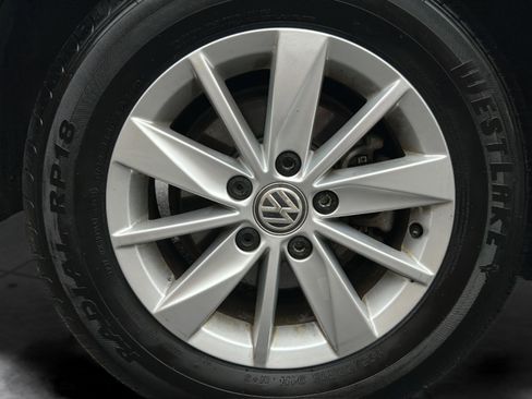 Used 2019 Volkswagen Golf S image 45