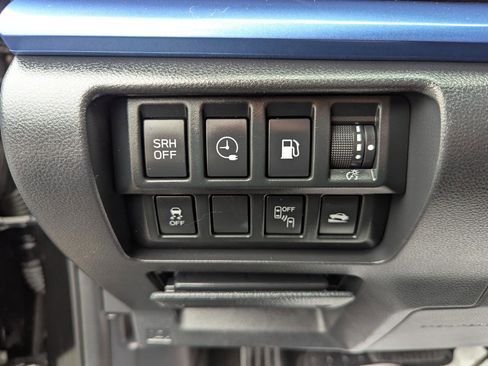 Used 2019 Subaru Crosstrek Hybrid w/ Moonroof Package w/Navigation AWD/4WD image 17