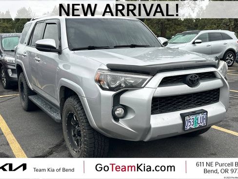 Used 2019 Toyota 4Runner SR5 AWD/4WD image 1