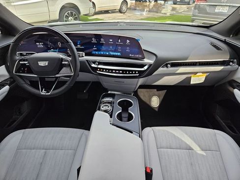 New 2026 Cadillac Lyriq Luxury image 10