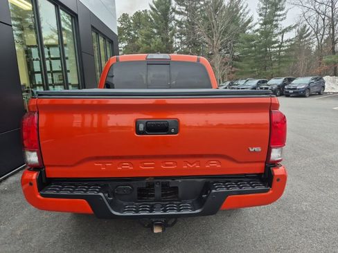 Used 2017 Toyota Tacoma TRD Sport image 7