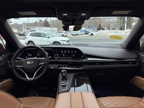 Used 2021 Cadillac Escalade Premium Luxury AWD/4WD image 22