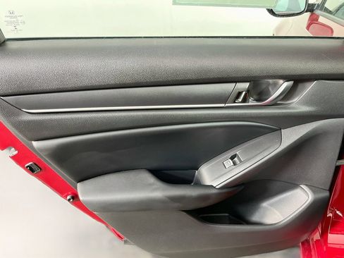 Used 2018 Honda Accord Sport image 28
