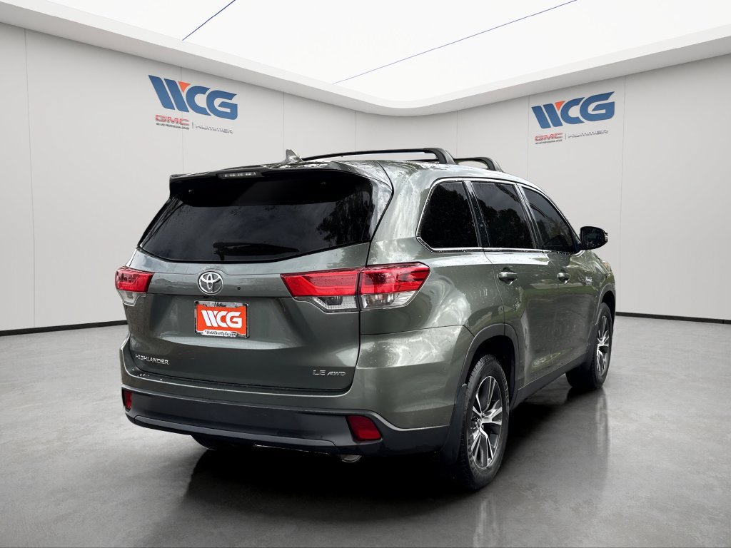 Used 2019 Toyota Highlander Plus AWD/4WD image 3