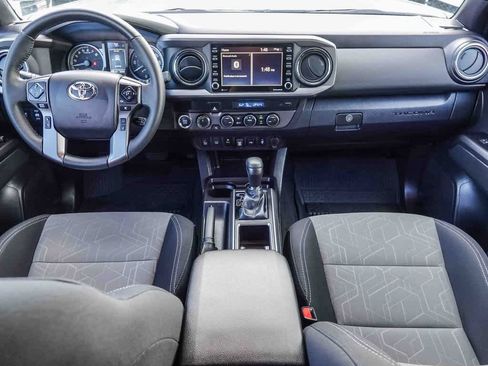 Used 2022 Toyota Tacoma TRD Sport image 11