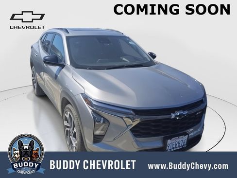 Used 2025 Chevrolet Trax RS w/ Sunroof Package FWD image 1