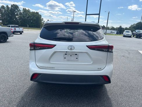 Used 2021 Toyota Highlander XLE FWD image 7