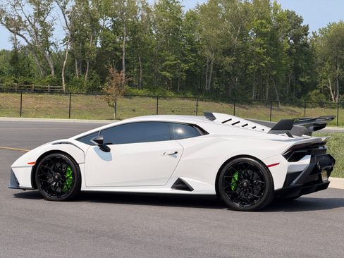 Used 2024 Lamborghini Huracan STO RWD image 8