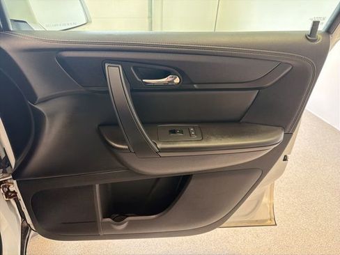 Used 2017 Chevrolet Traverse LT image 13