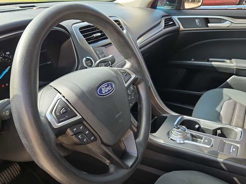 Used 2018 Ford Fusion SE FWD image 10