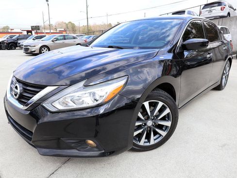 Used 2017 Nissan Altima 2.5 SV image 2