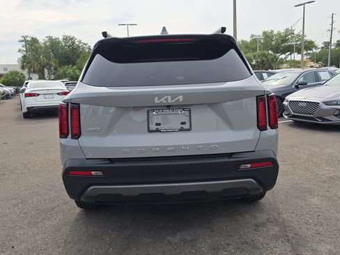 Certified 2022 Kia Sorento S w/ Panoramic Sunroof Package AWD/4WD image 7