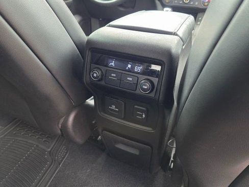 Used 2019 GMC Acadia SLT FWD image 18