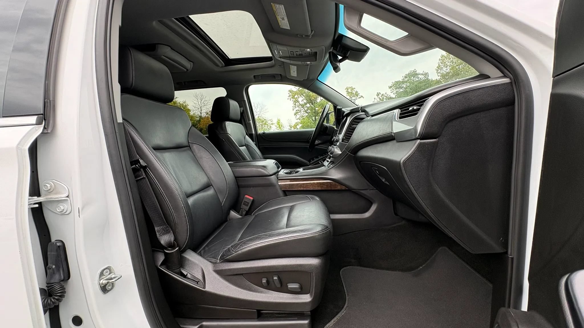 Used 2018 Chevrolet Suburban LT AWD/4WD image 43