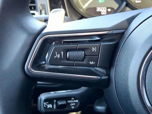 Certified 2026 Porsche Macan image 28