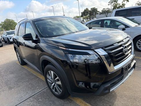 Used 2025 Nissan Pathfinder SL FWD image 6