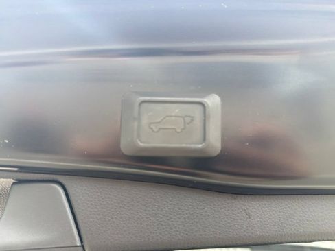 Used 2021 Toyota RAV4 XLE w/ Convenience Package AWD/4WD image 13