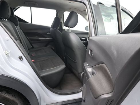 Used 2021 Nissan Kicks SV FWD image 10