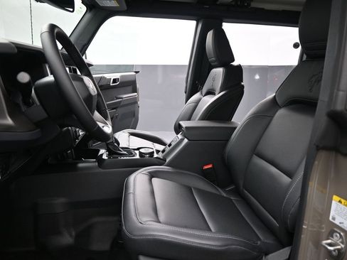 New 2025 Ford Bronco Badlands image 9