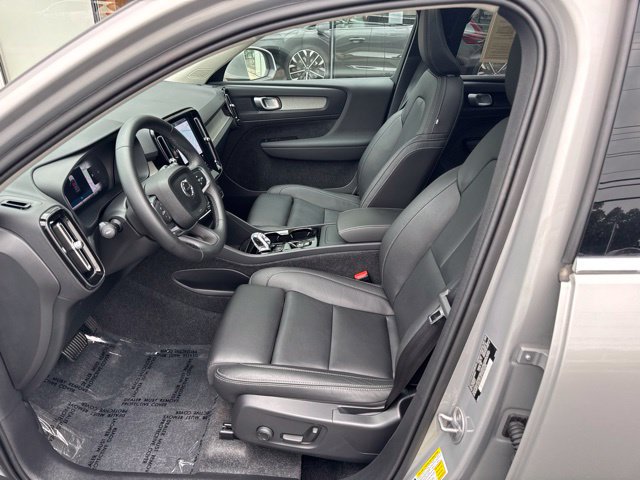 Certified 2025 Volvo XC40 B5 Plus AWD/4WD image 20