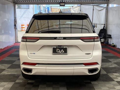 Used 2022 Jeep Grand Cherokee Summit AWD/4WD image 5