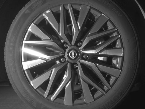 Used 2025 Nissan Altima 2.5 SV image 13