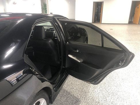 Used 2014 Toyota Camry SE FWD image 18