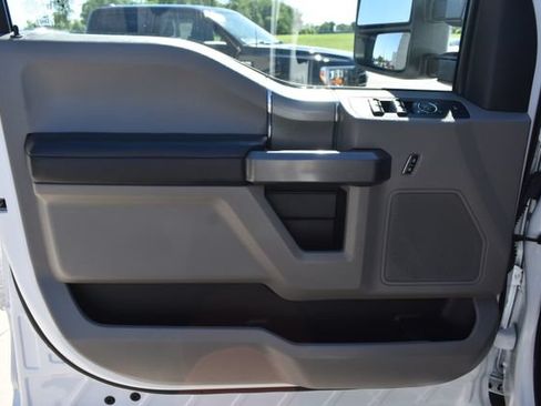 Used 2022 Ford F350 XLT w/ XLT Premium Package AWD/4WD image 17