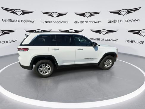 Used 2025 Jeep Grand Cherokee Laredo AWD/4WD image 9
