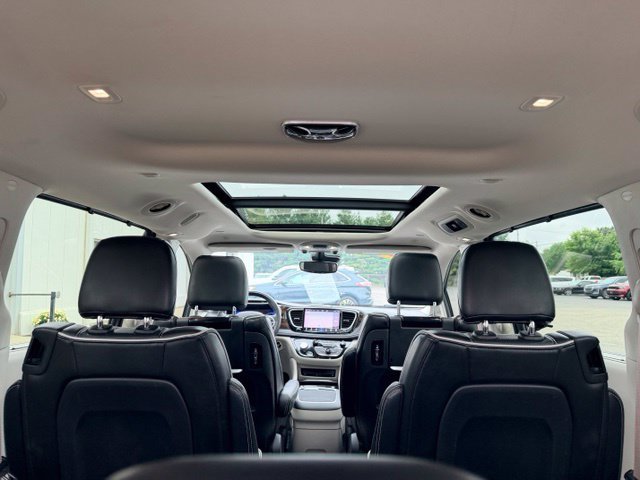 Used 2022 Chrysler Pacifica Limited w/ Uconnect Theater Family Group AWD/4WD image 10