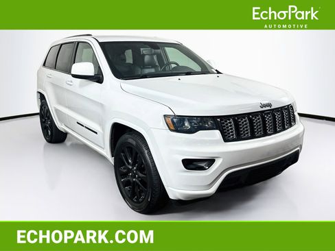 Used 2018 Jeep Grand Cherokee Altitude RWD image 1