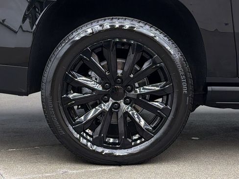 Used 2025 GMC Yukon XL Denali w/ Sun & Power Step Package image 11