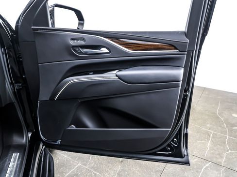 Used 2024 Cadillac Escalade ESV Luxury image 23