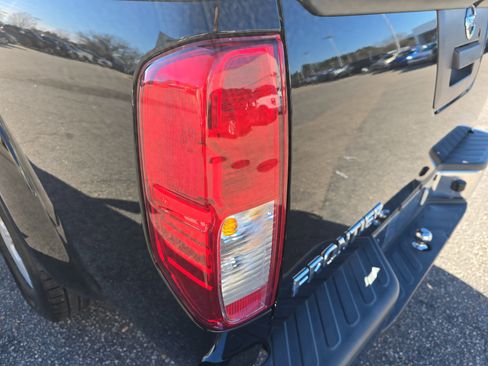 Used 2015 Nissan Frontier S image 36